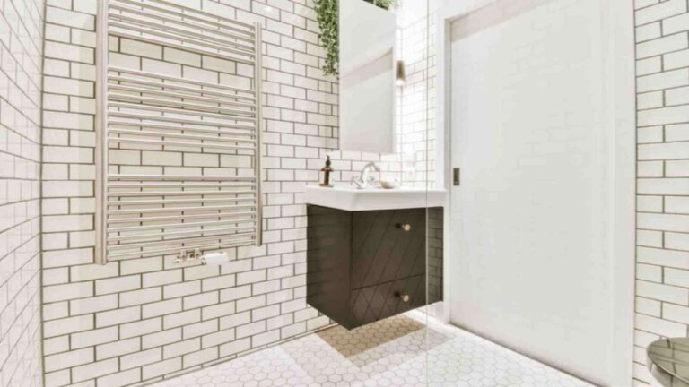 Bathroom with grout lines